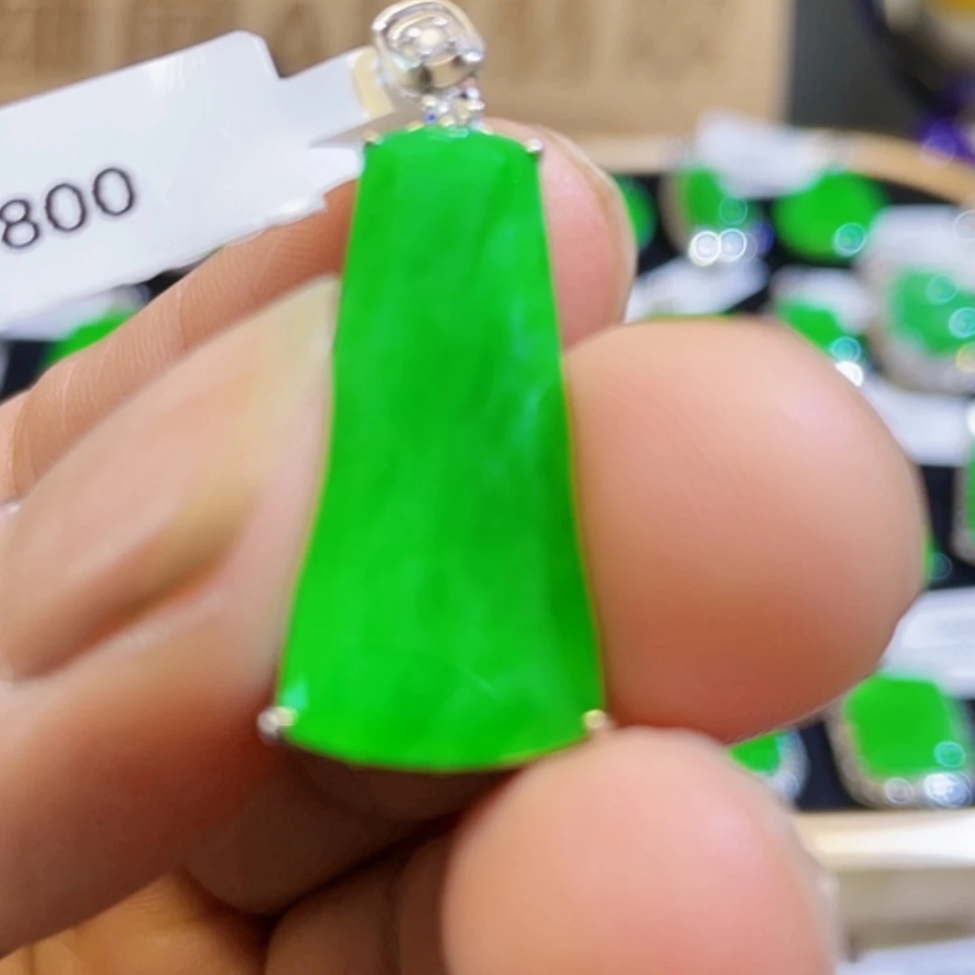 【闪购商品】翡翠吊坠(不含链)18K金镶嵌天然翡翠吊坠