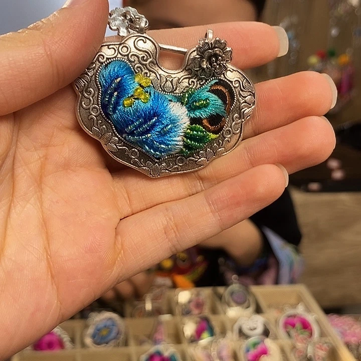 铁合金花岗石吊坠