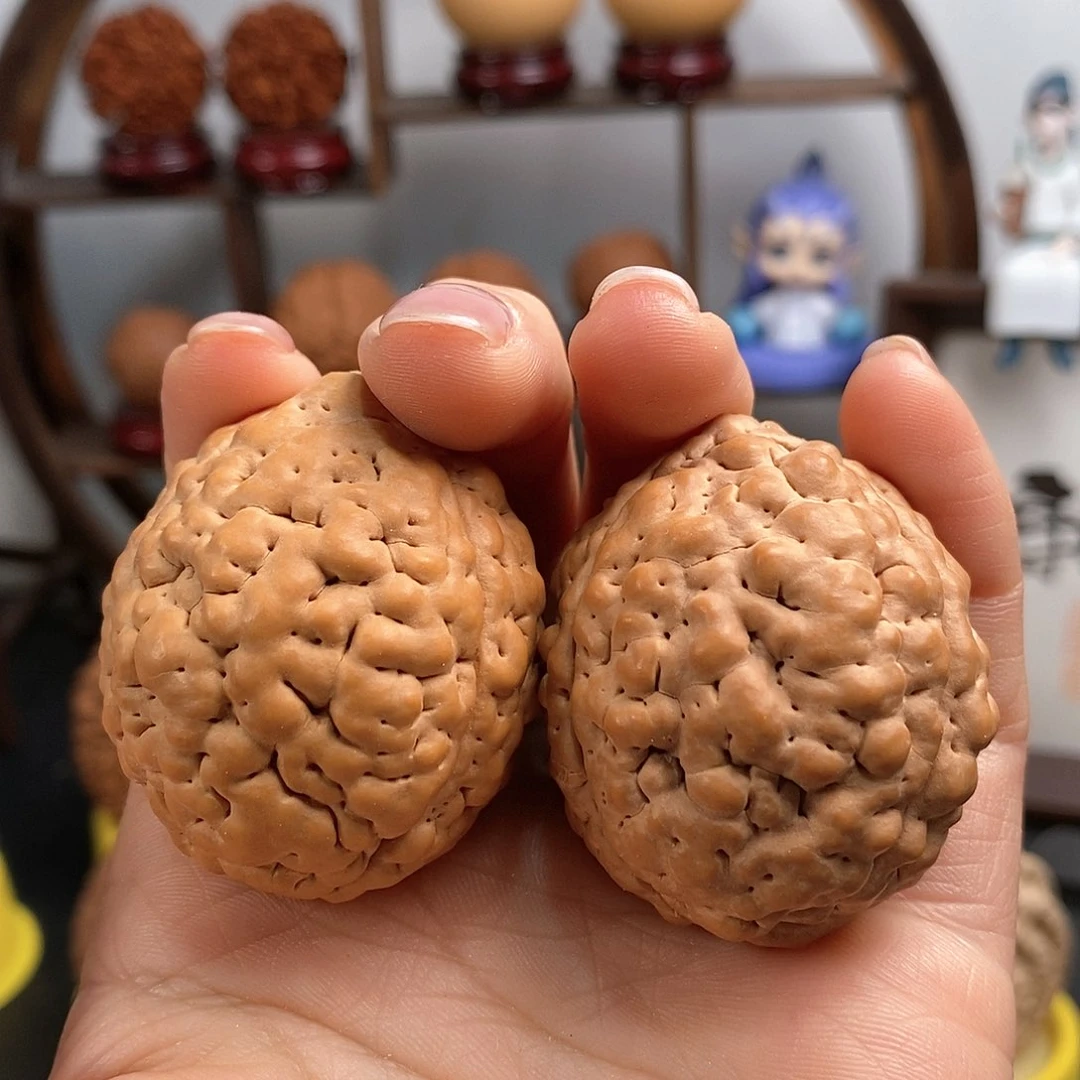 文玩核桃把件三瓣脑纹金刚练手3845