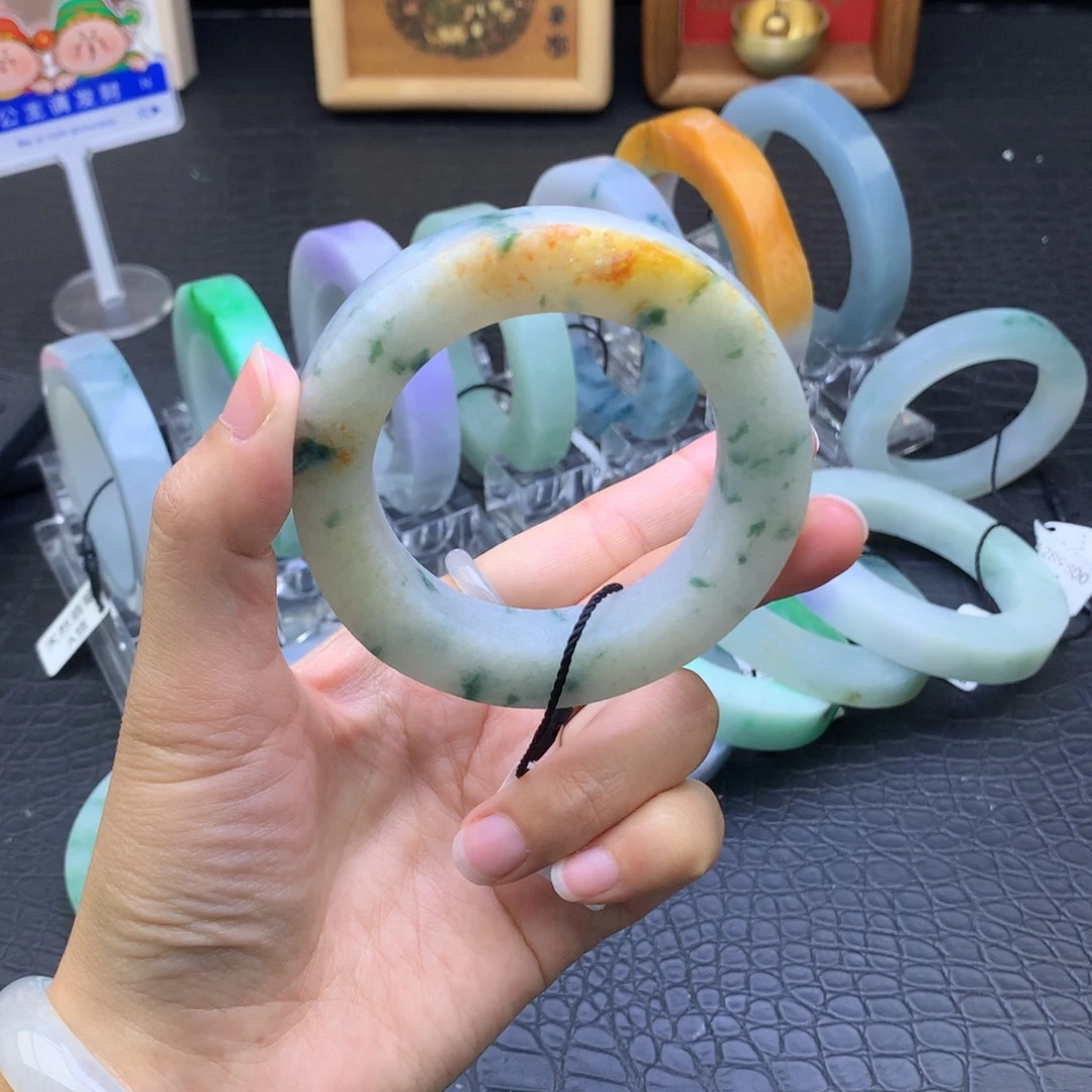 定制翡翠未镶嵌翡翠手镯