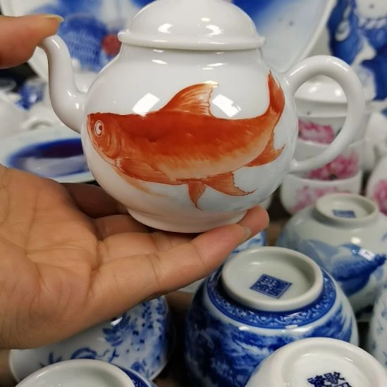 景德镇陶瓷釉上彩单鱼壶