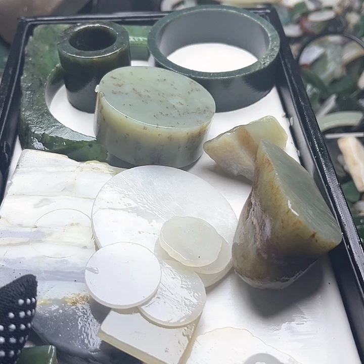 和田玉（糖玉）和田玉边角料9K金镶嵌用****2