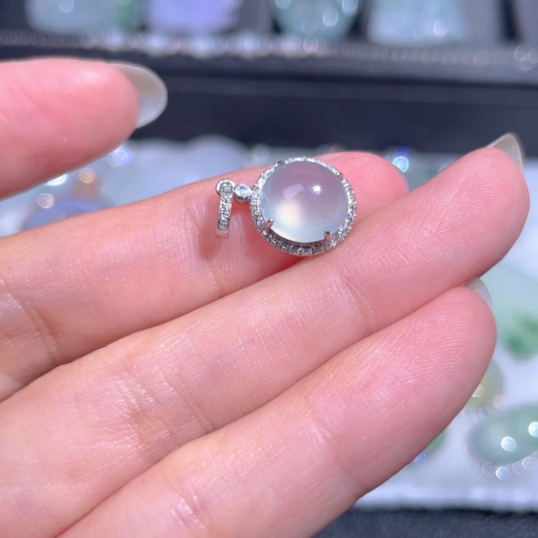 颈饰18K金镶嵌翡翠翡翠