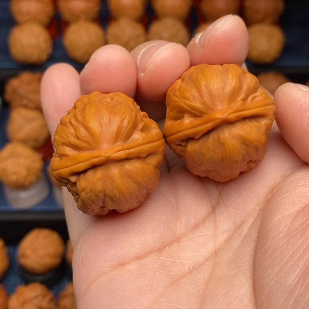 文玩核桃把件行**名手捻