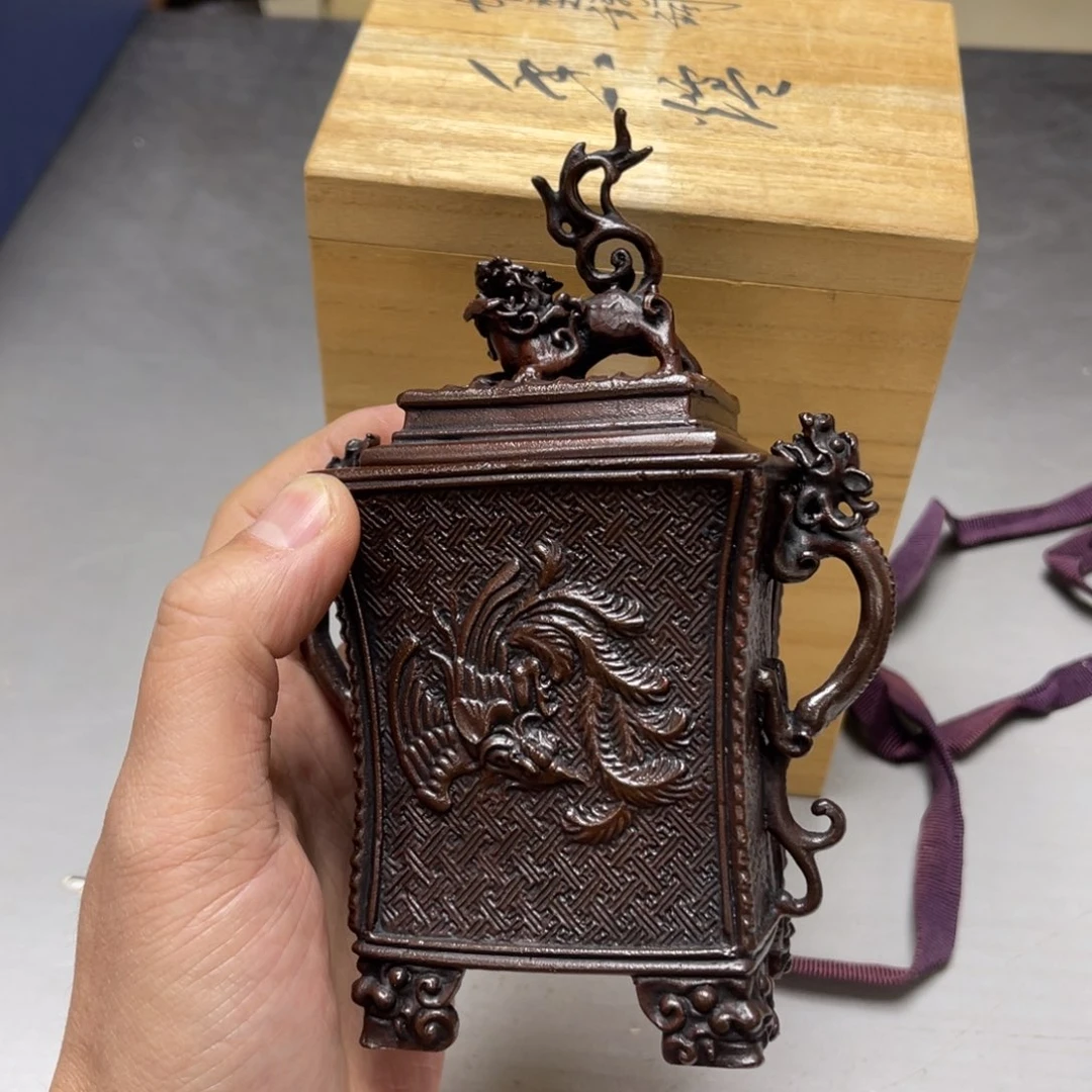 瓷片密密麻麻地排列着