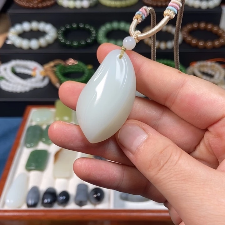 和田玉未镶嵌颈饰新疆且末米达白玉随型
