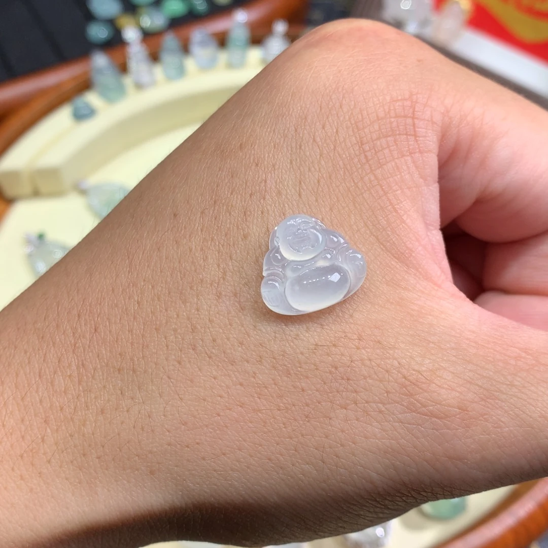翡翠未镶嵌颈饰佛公