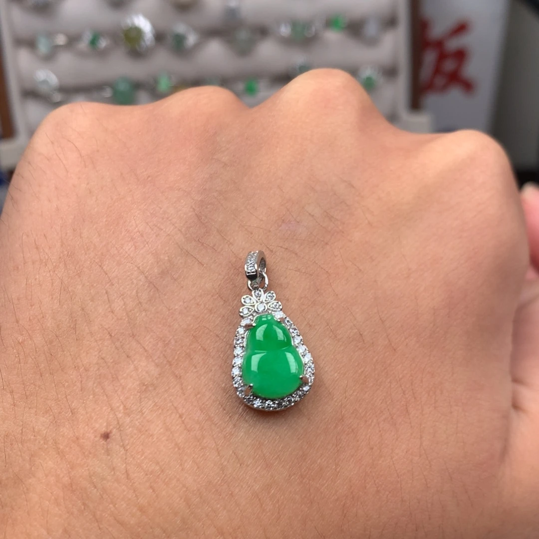 翡翠未镶嵌颈饰你是