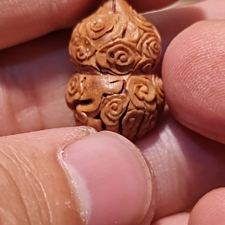 桃核纯手工雕刻祥云葫芦