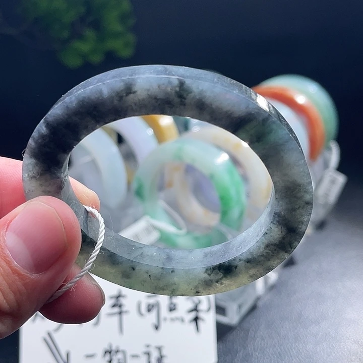 定制翡翠未镶嵌翡翠手镯