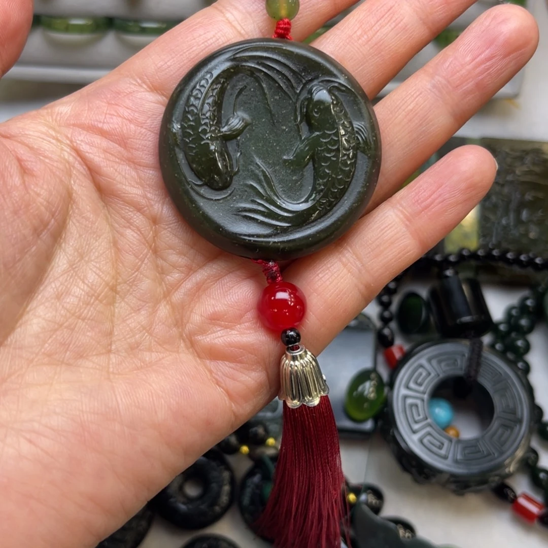 蛇纹石玉未镶嵌颈饰