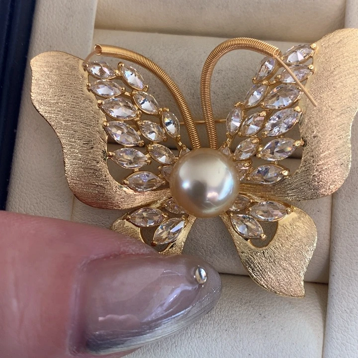 未镶嵌胸饰海水珍珠