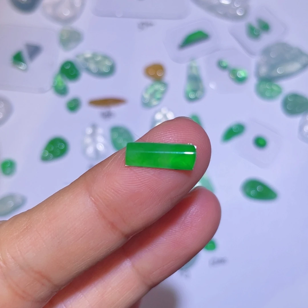 翡翠未镶嵌颈饰裸石