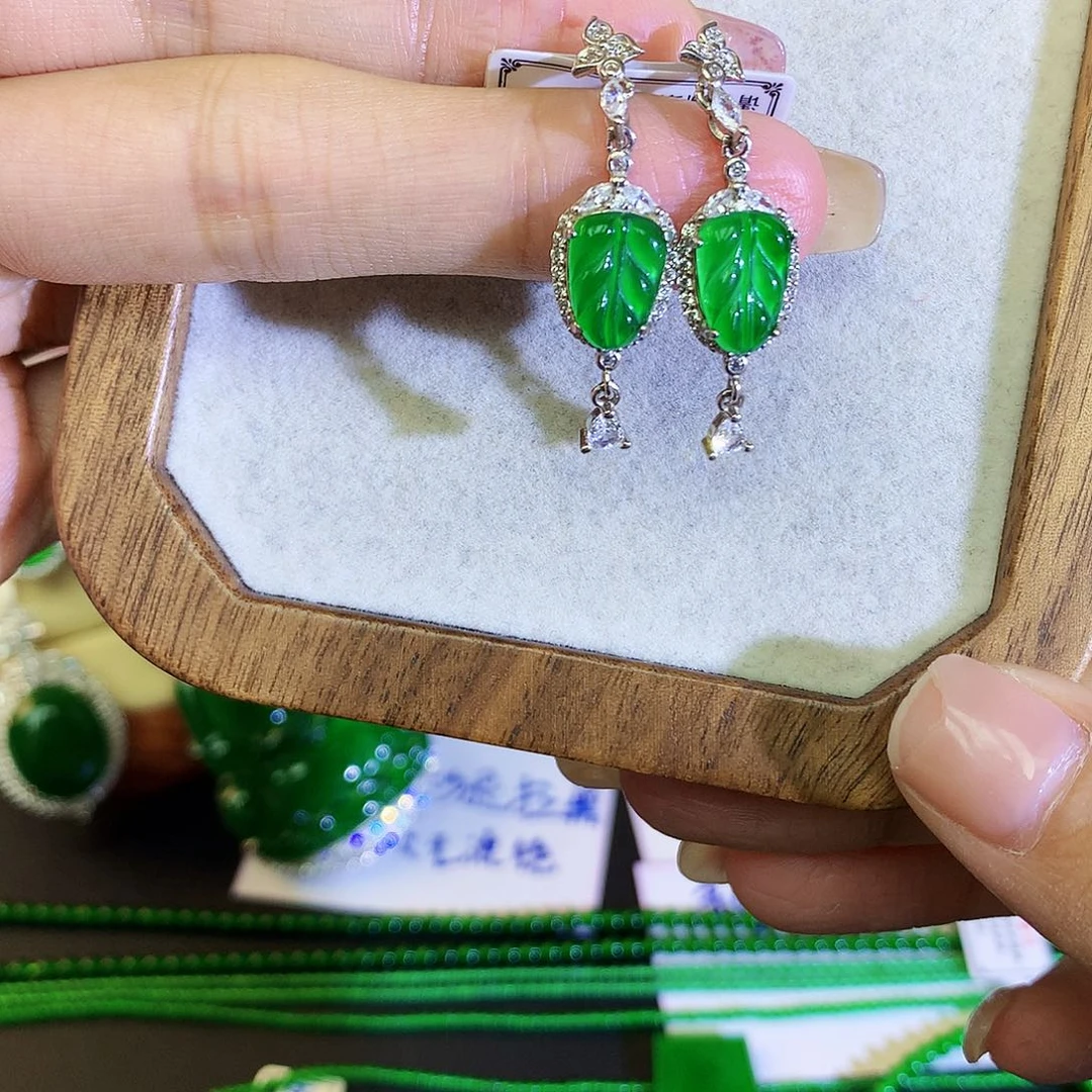 翡翠耳饰银S925镶嵌天然翡翠耳钉