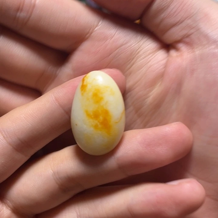 雲***飛和田玉未镶嵌珠宝奇石