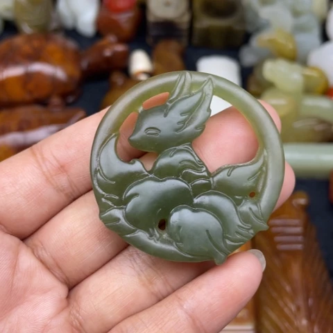 未镶嵌蛇纹石玉颈饰20