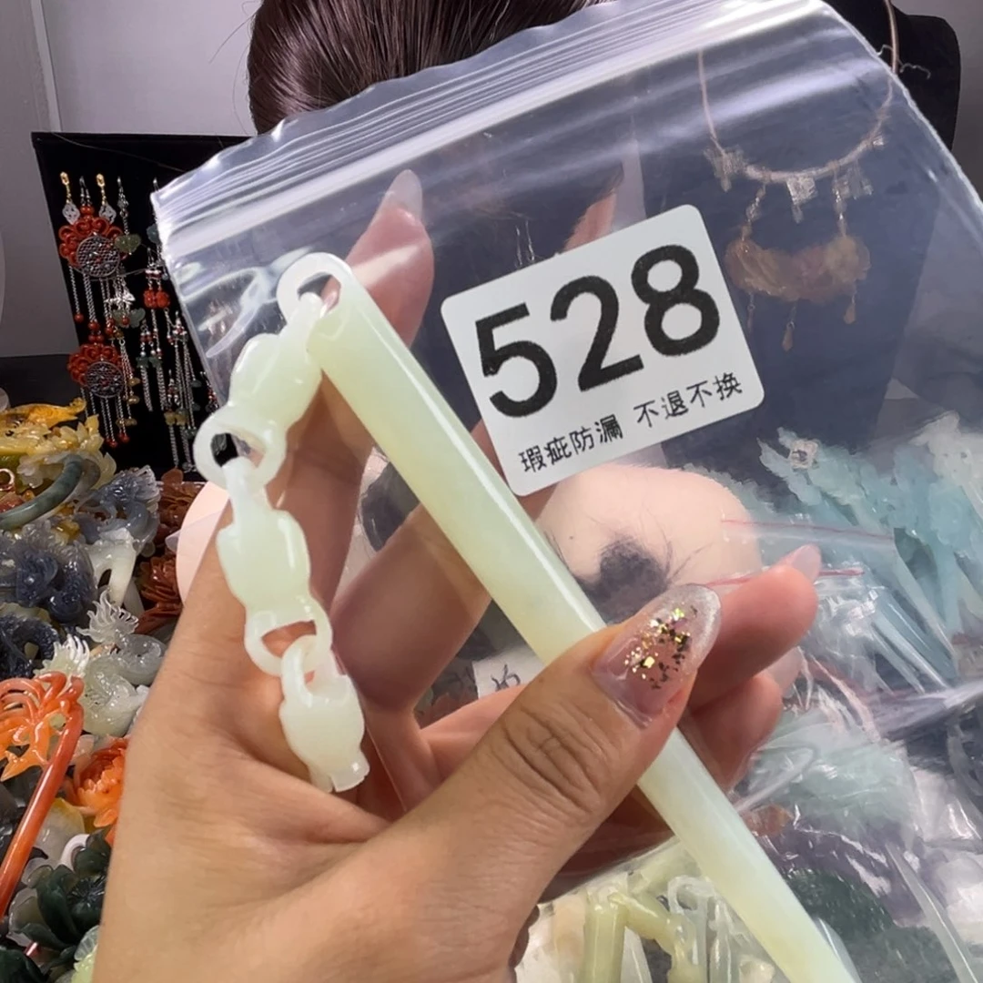 未镶嵌岫玉发饰石***事