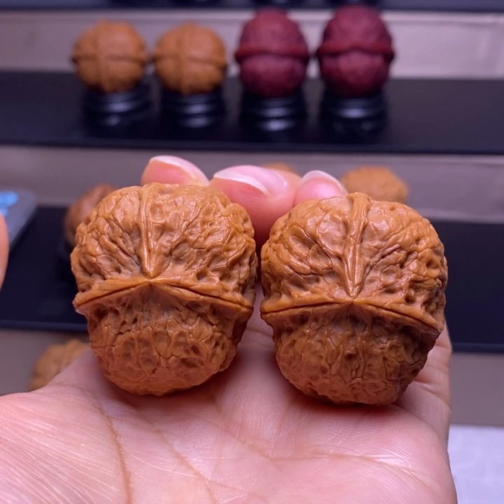 把件文玩核桃红宝石三楞58