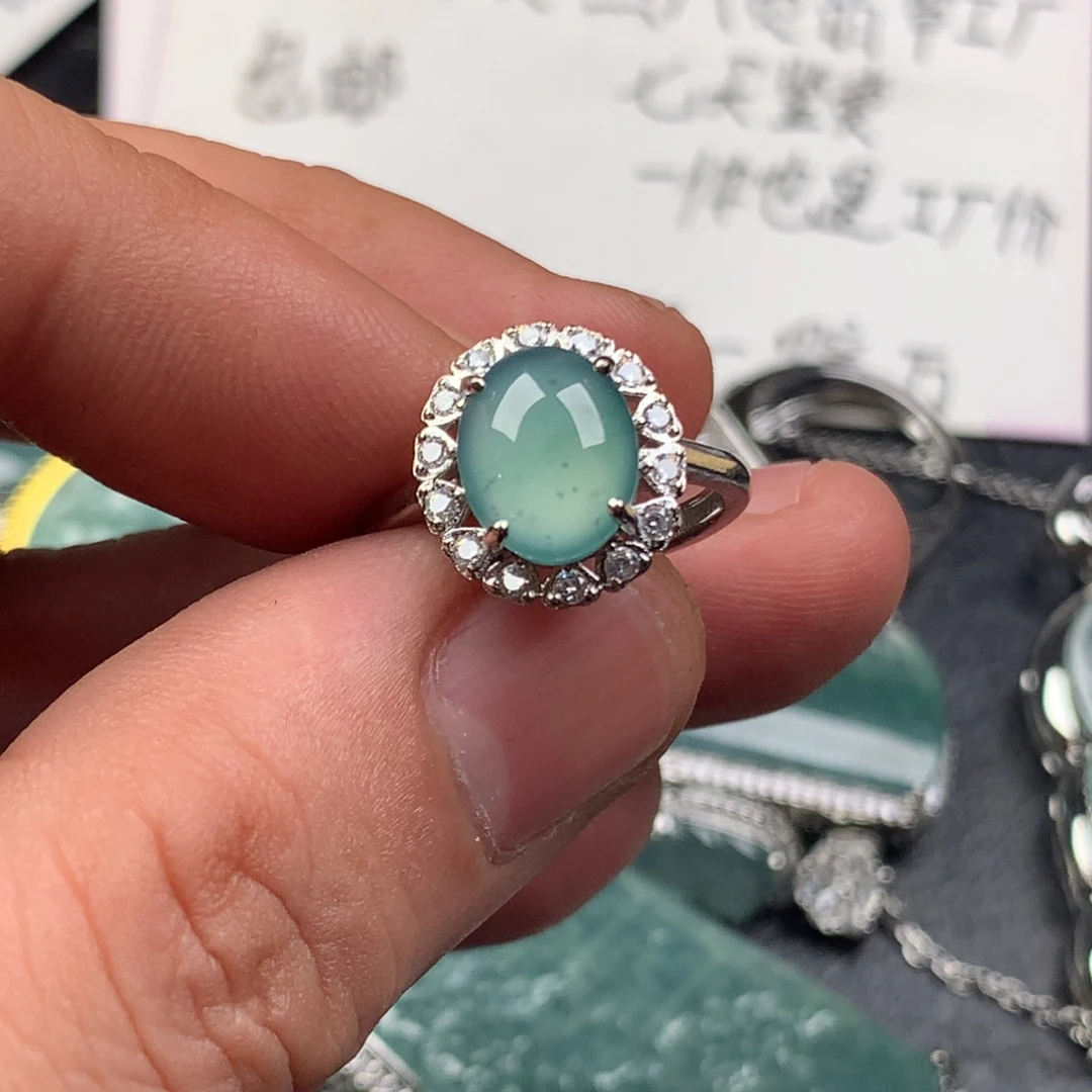 颈饰未镶嵌翡翠戒指