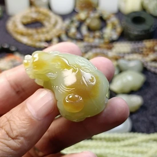 芭***猫和田玉未镶嵌吊坠(不含链)