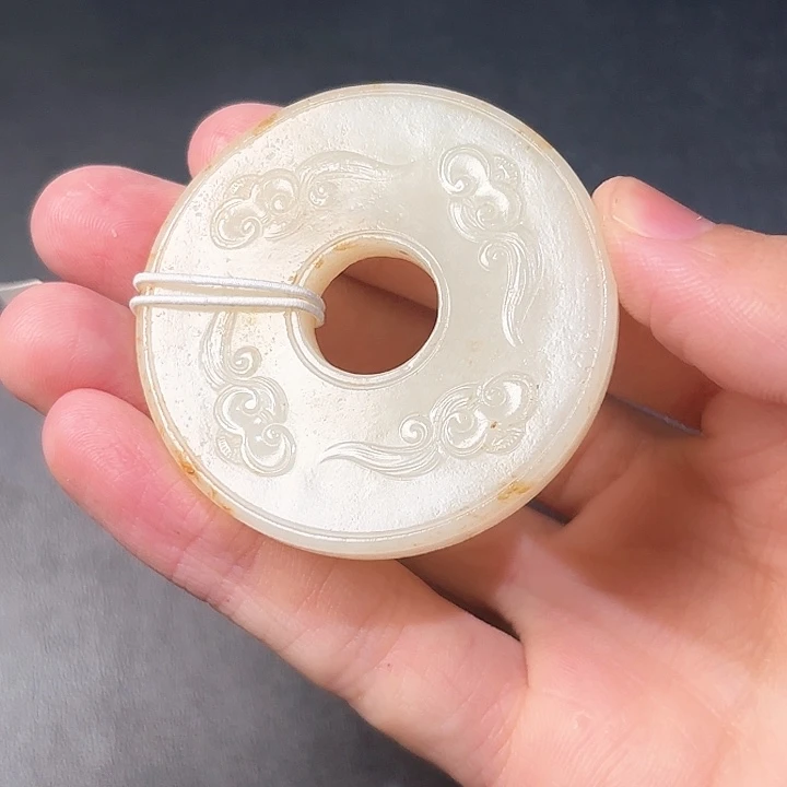 和田玉挂件未镶嵌走**着