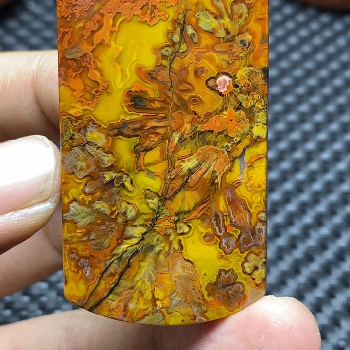 玛瑙/玉髓颈饰未镶嵌綦*靖