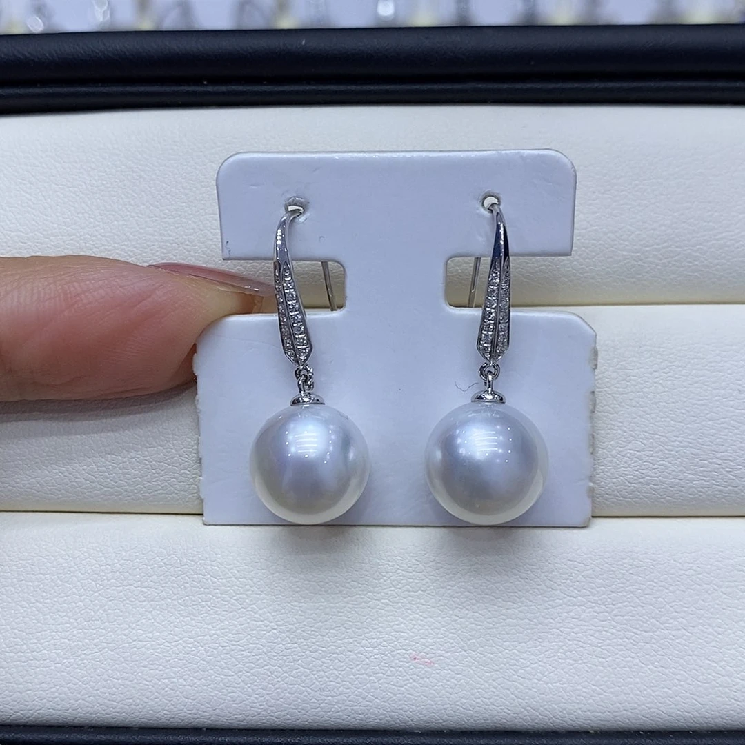 18K金镶嵌海水珍珠耳饰11到12点位