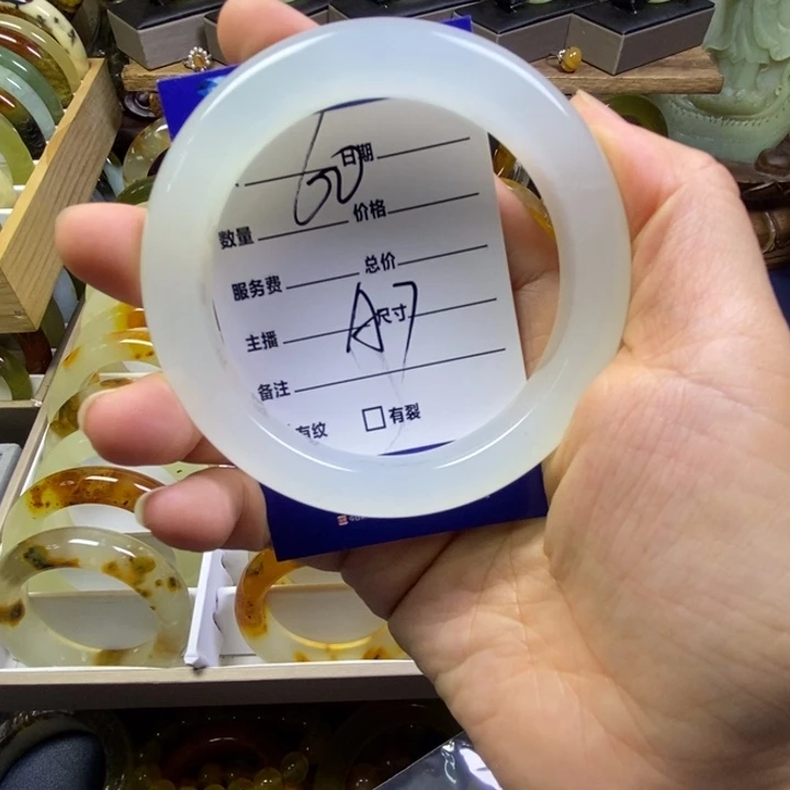 给***光蛇纹石玉未镶嵌手镯