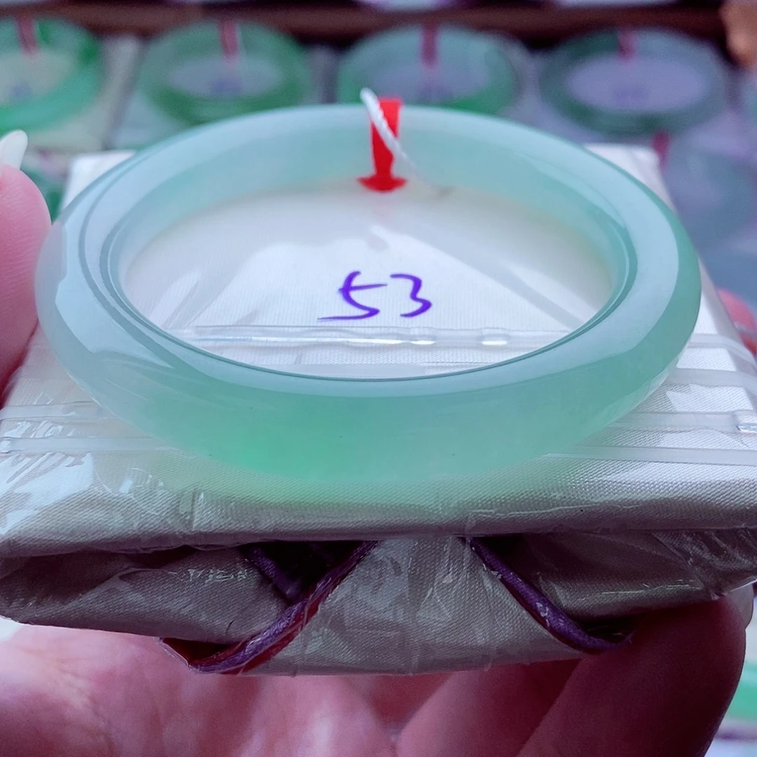 翡翠未镶嵌手镯（圆镯）262甜绿果绿半山半水冰透冰胶起光