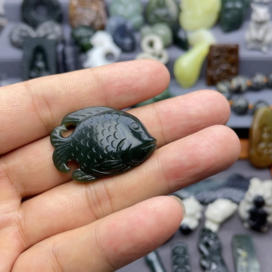 和田玉颈饰未镶嵌趴**！