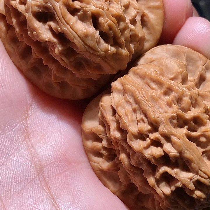 爱***头吊坠文玩核桃野生