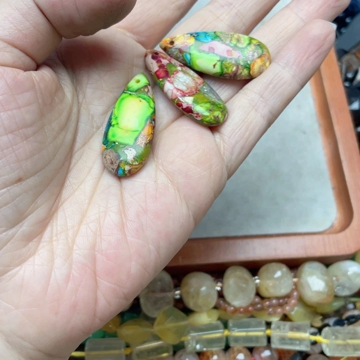 玛瑙/玉髓合金珠宝半成品一个帝王石吊坠