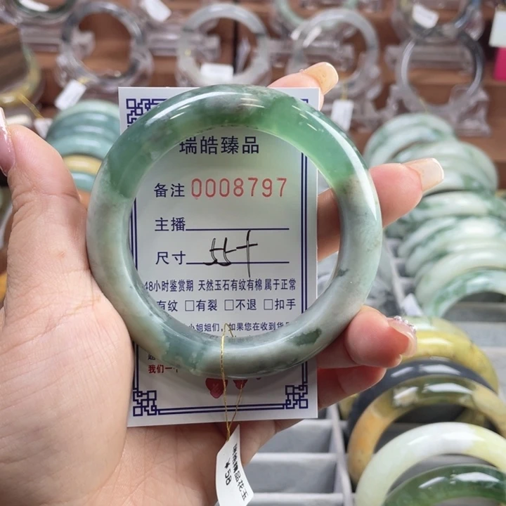 未镶嵌蛇纹石玉吊坠