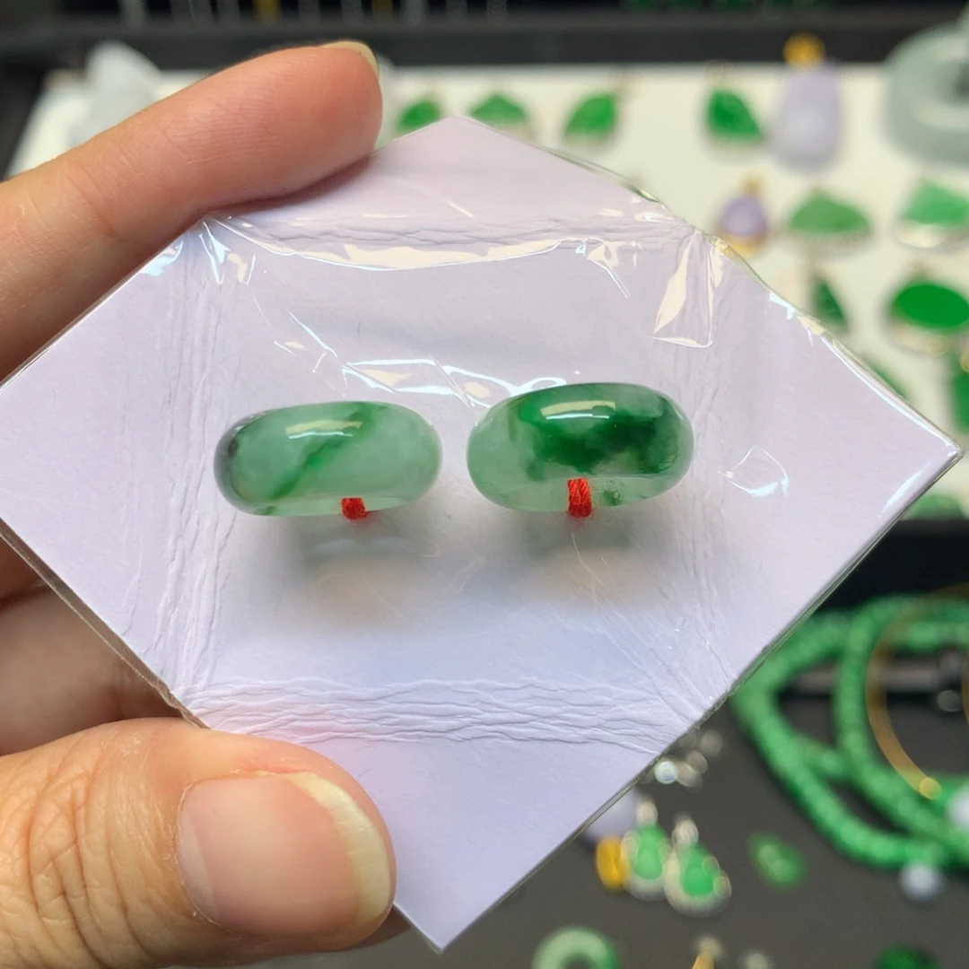 翡翠未镶嵌颈饰有纹裂