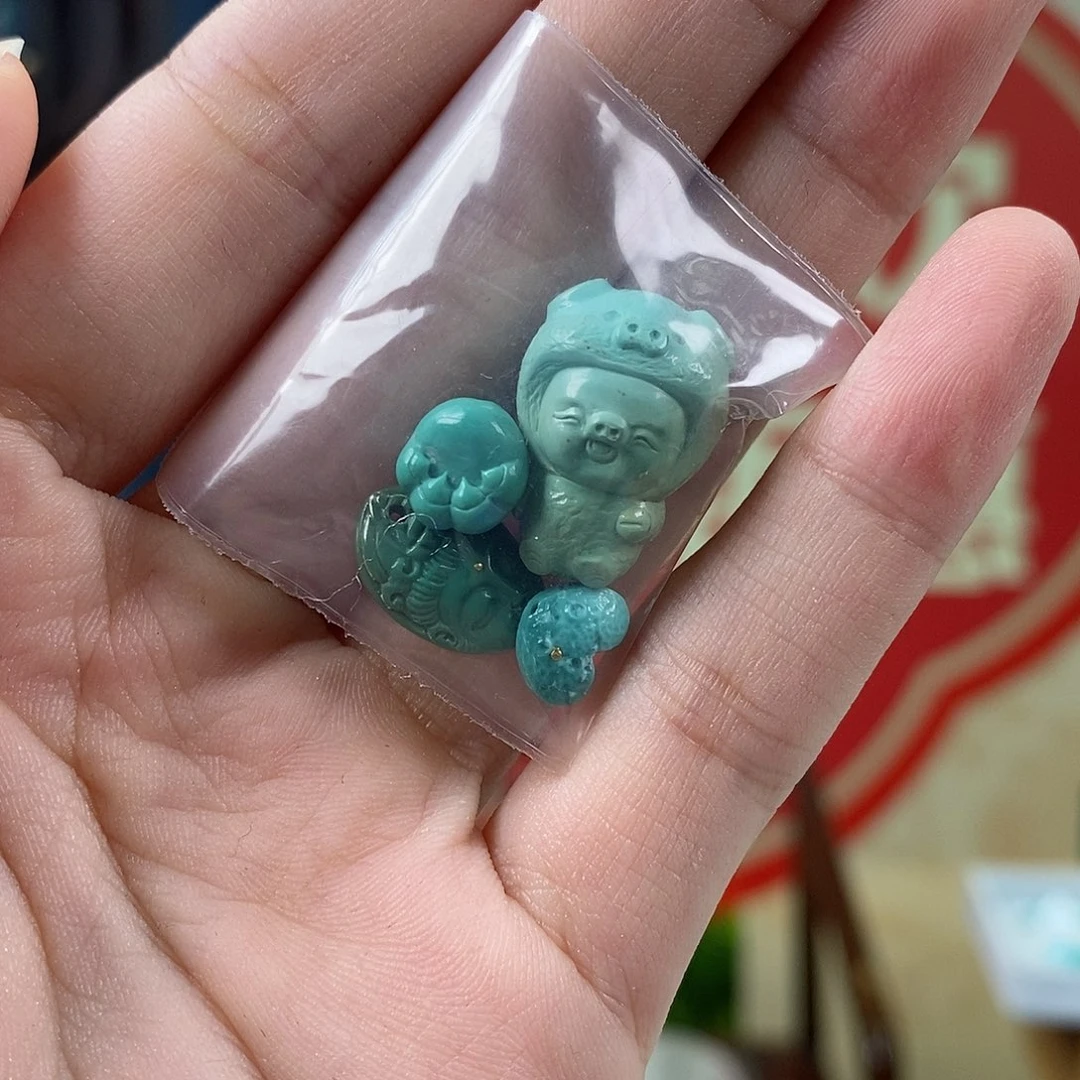 蓝***胖绿松石未镶嵌珠宝奇石