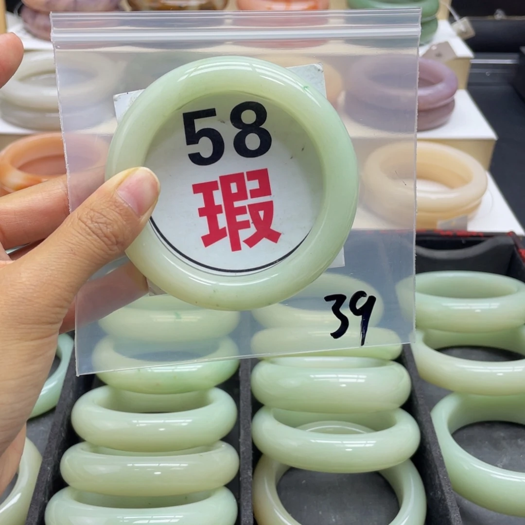 未镶嵌手镯石英岩玉