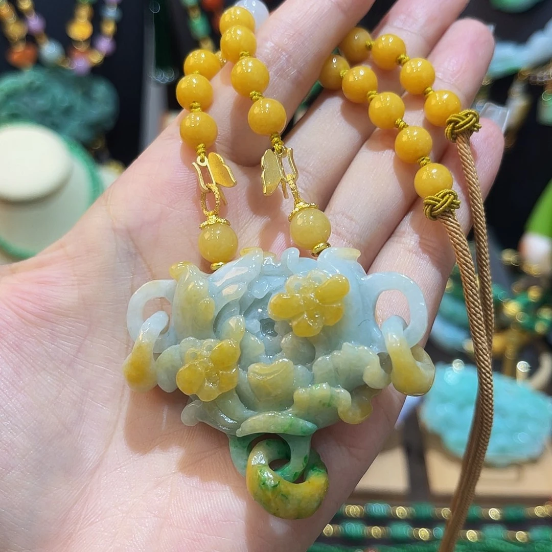 翡翠未镶嵌吊坠(赠链)蝶恋花