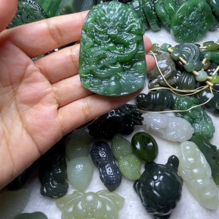 和田玉未镶嵌颈饰