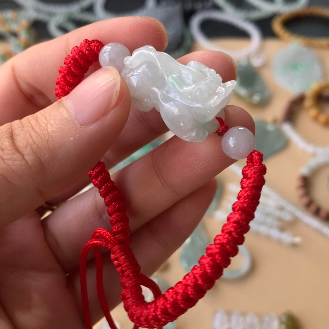 翡翠未镶嵌颈饰貔貅