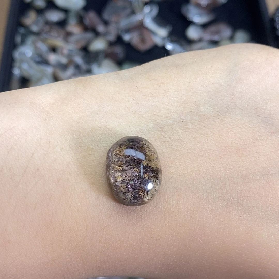 未镶嵌颈饰水晶是****?水晶