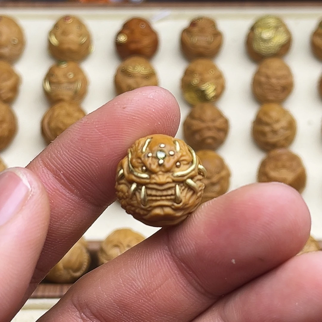 猴头核桃吊坠镶嵌龙僧18