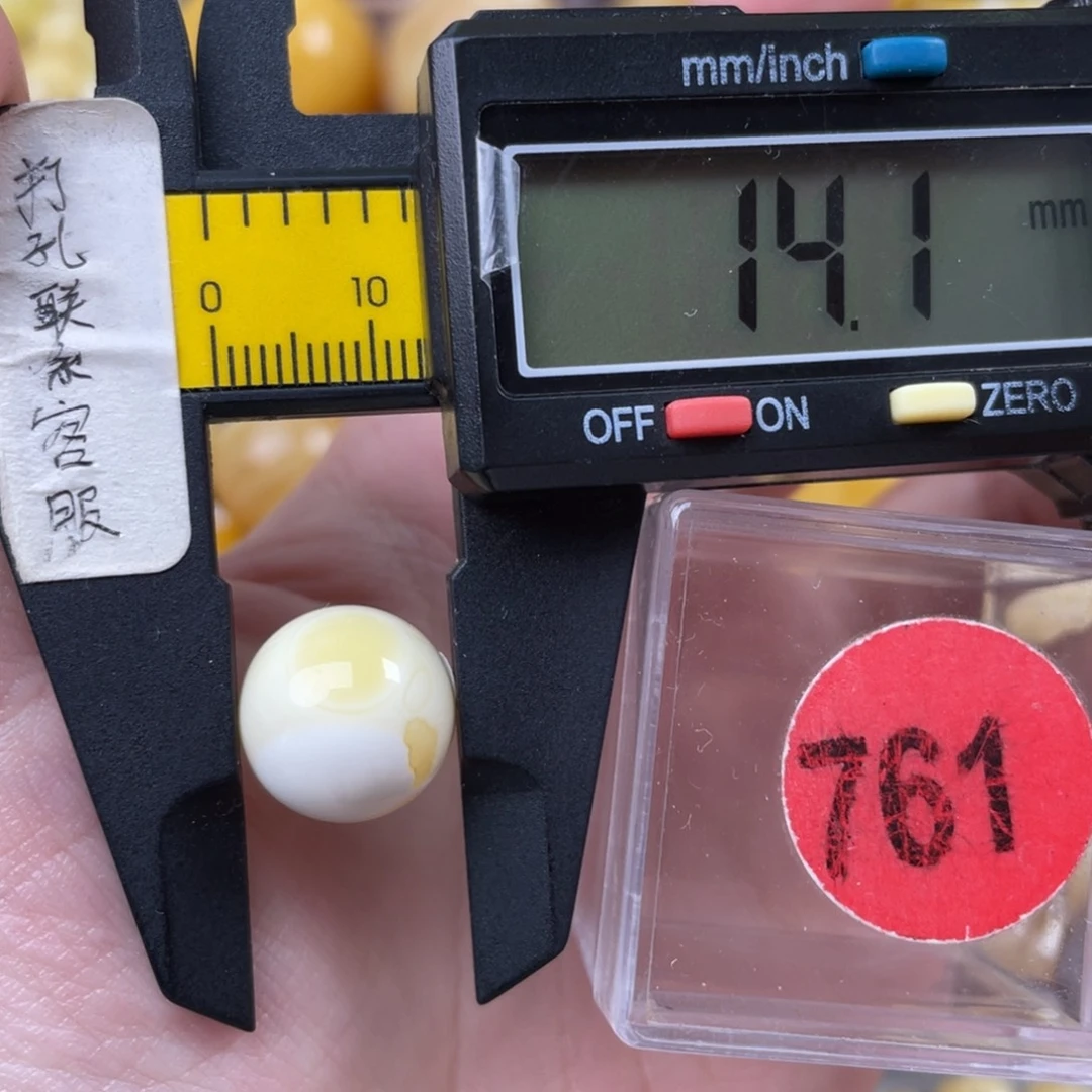 蜜蜡未镶嵌珠宝奇石
