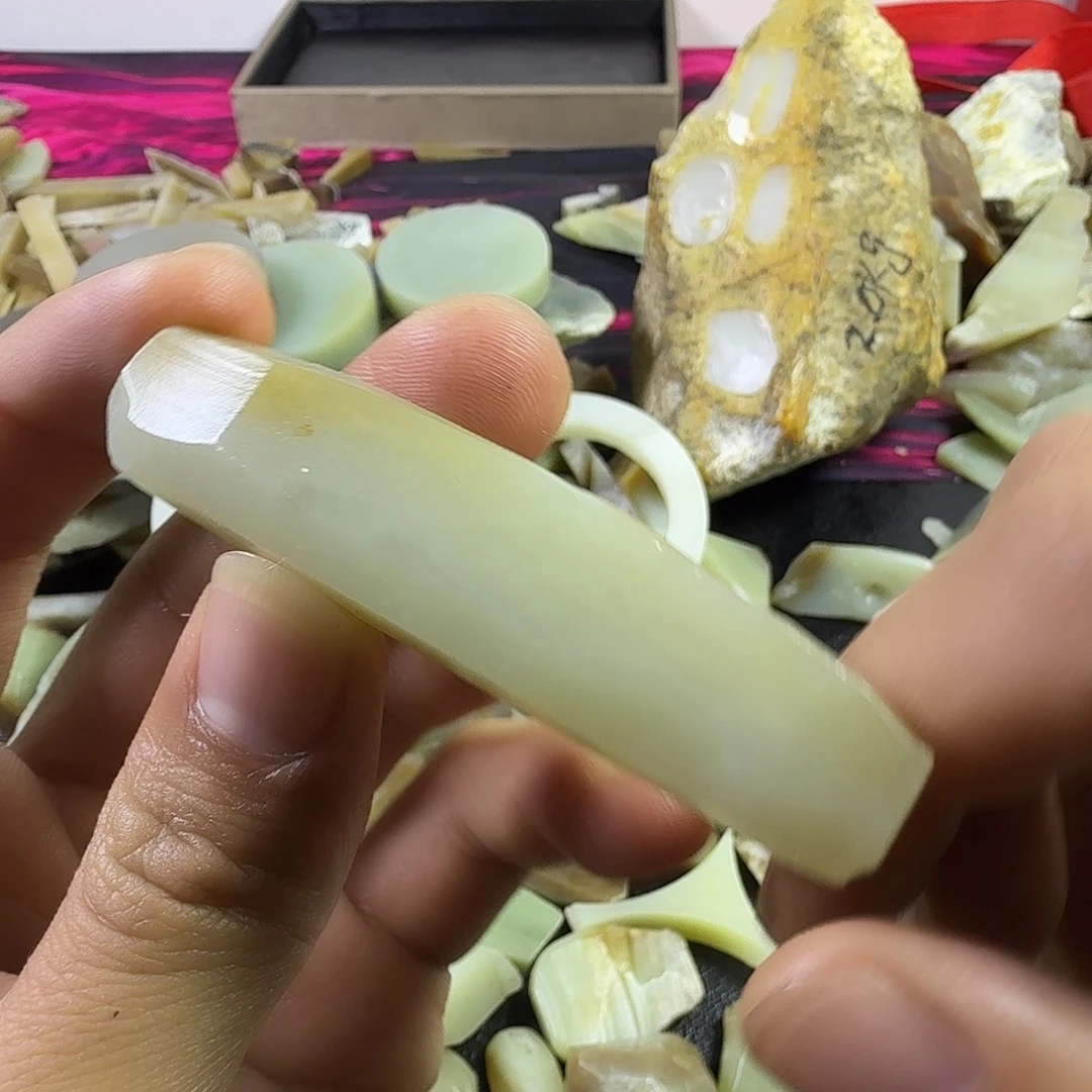 和田玉（糖玉）未镶嵌挂件