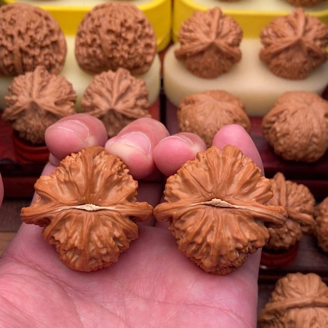 会***箱文玩核桃把件精品三角白41