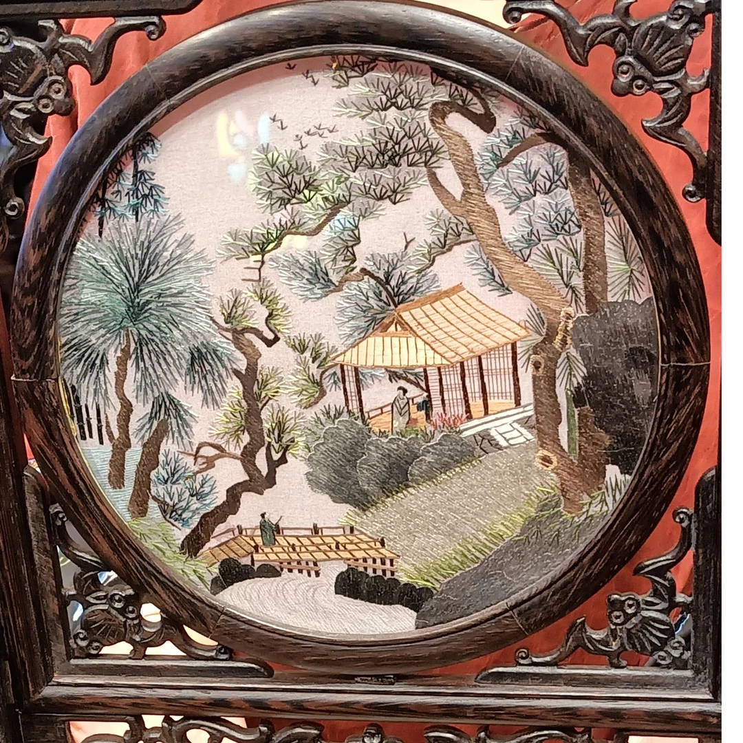 苏绣山水画摆台鸡翅木底座