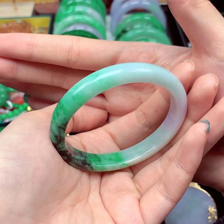 翡翠未镶嵌手镯翡翠