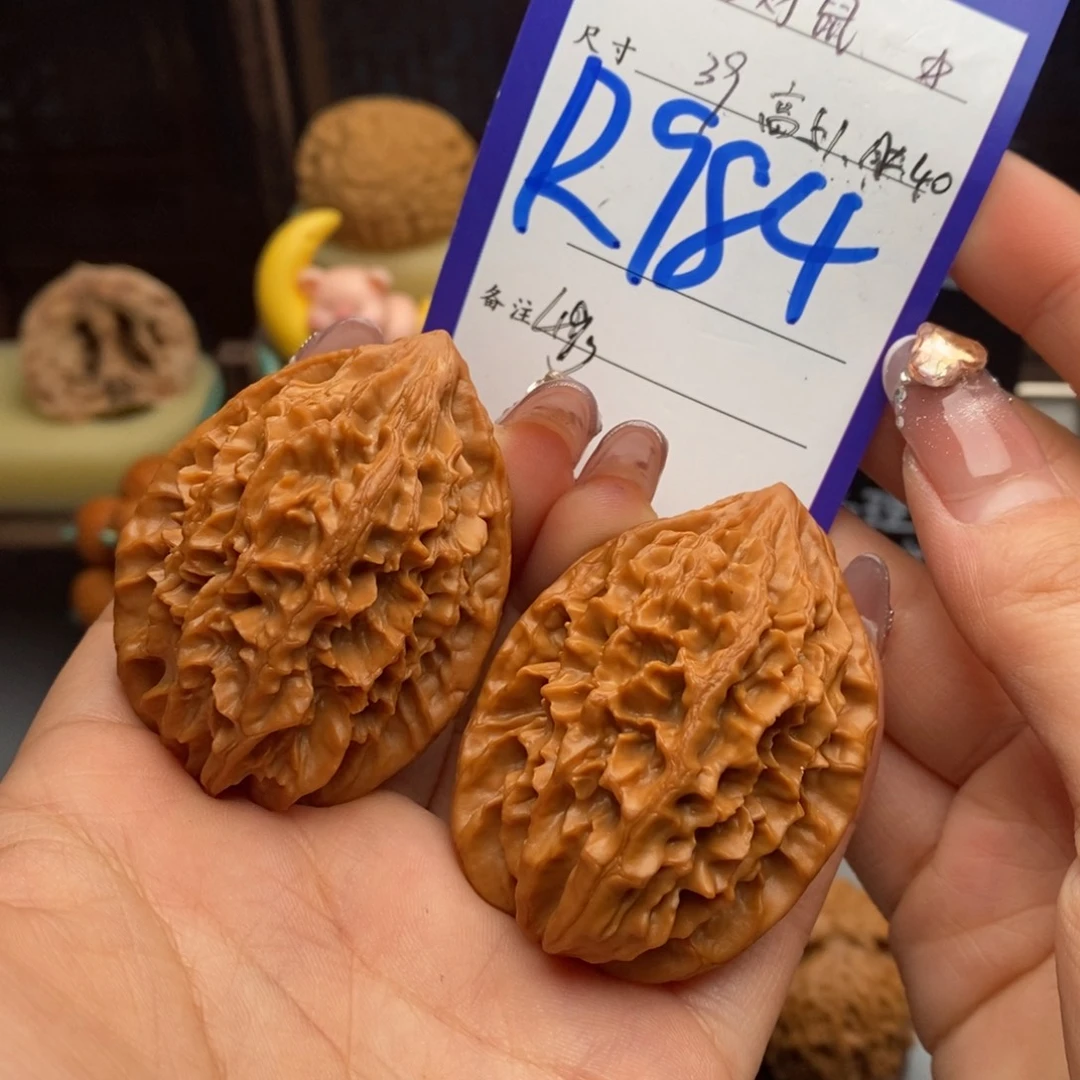 文玩核桃吊坠招财鼠