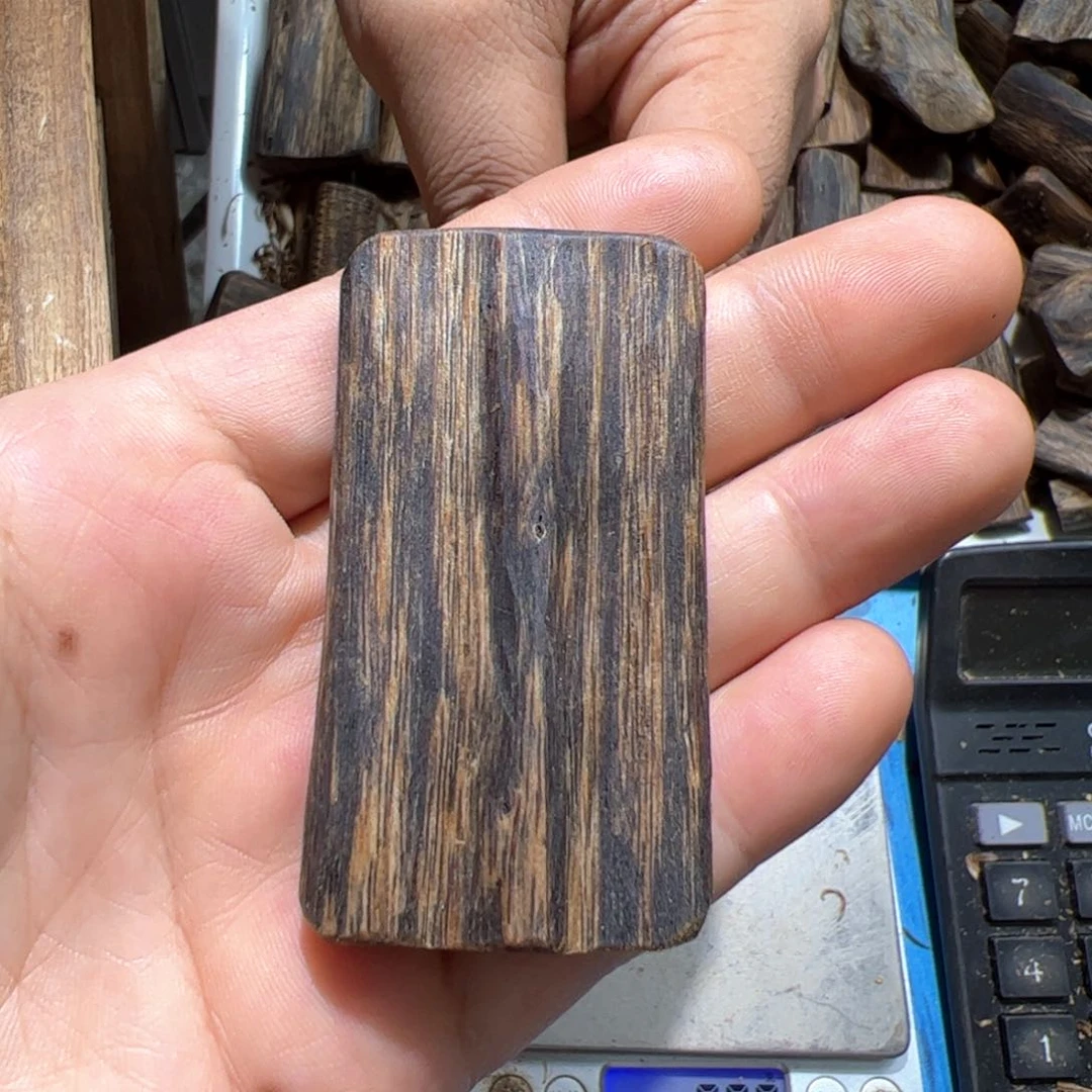 吊坠沉香白棋素牌13.7克