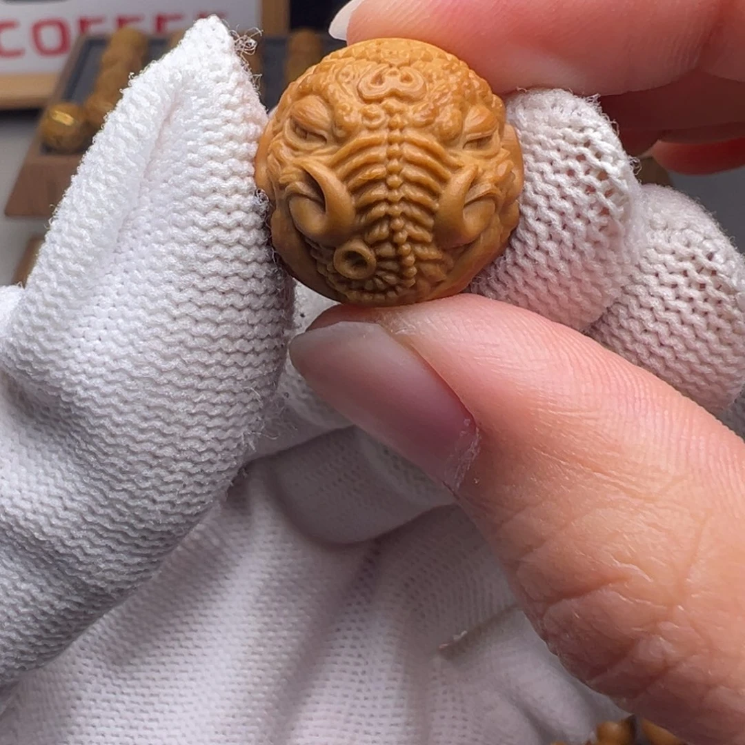 文玩核桃把件一****)镶嵌款象神18左右尺寸有正常封口线