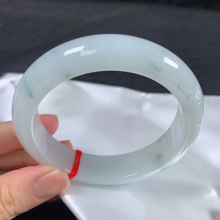 翡翠未镶嵌手镯